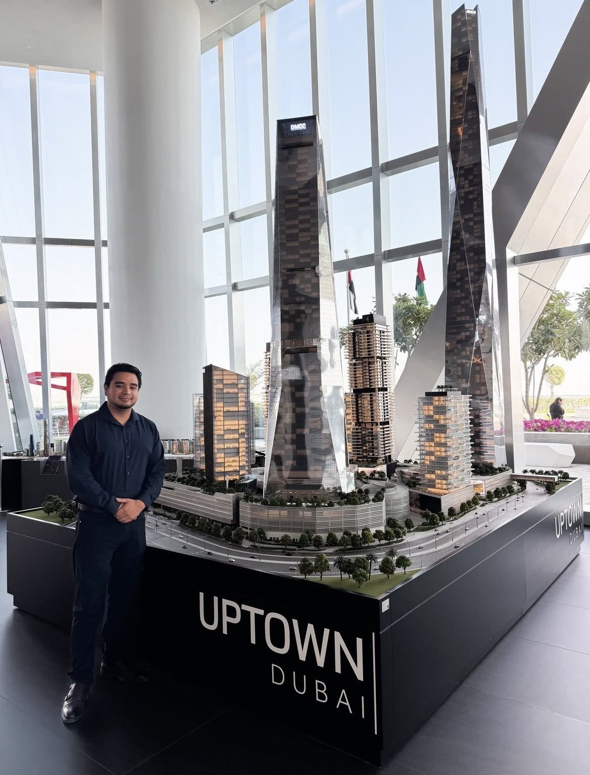 José Manuel Hernández García en oficinas de DMCC, Uptown Dubai